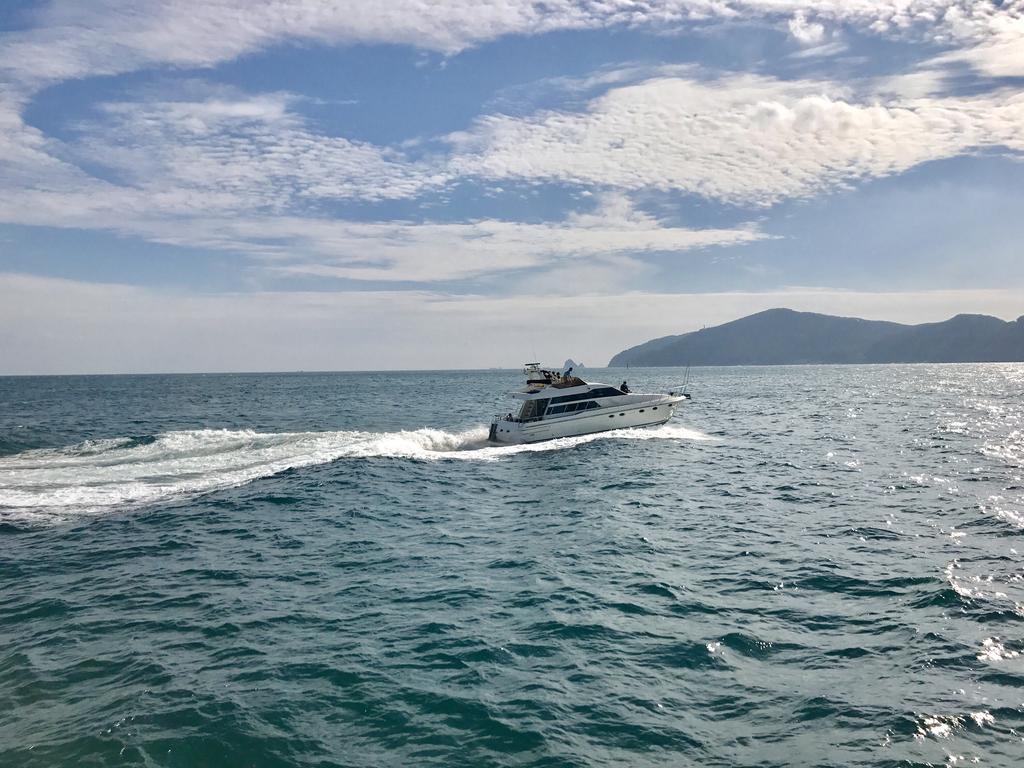 Отель Sea And Yacht Пусан Экстерьер фото